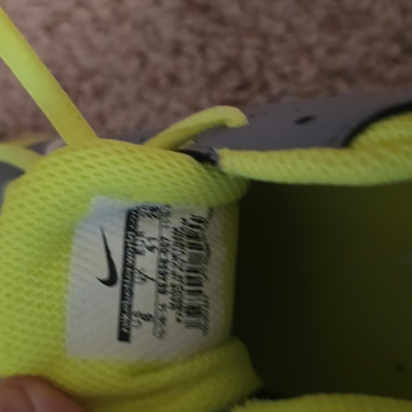 Men's Nike Gray and Neon Yellow Cleats Size 8 (0817) - Picture 8 of 10